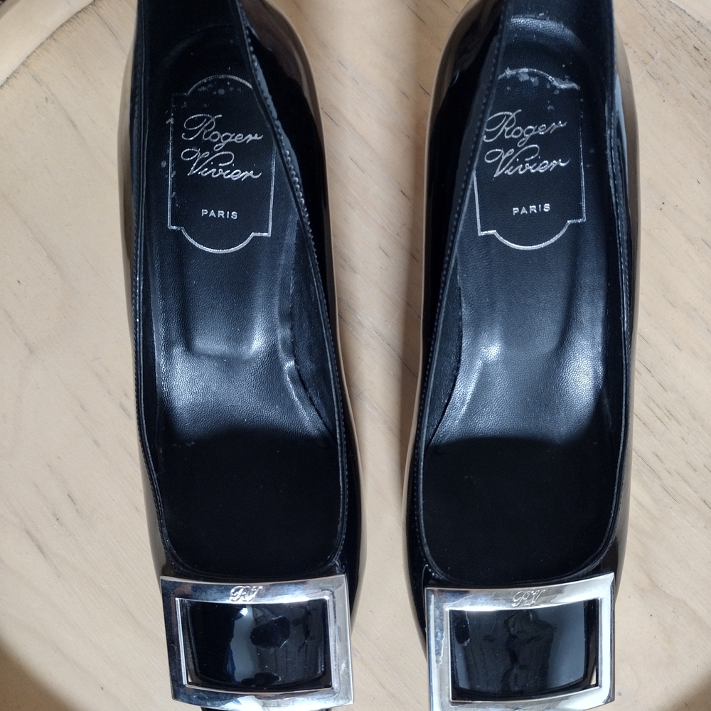 Roger Vivier Black Heels with Sleek Silhouette Made In Italy 37
